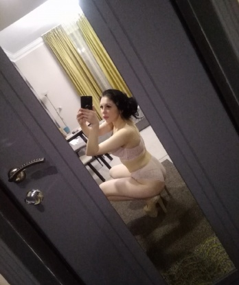 Я живу в Москве и готова встретиться с тобой в любое время и в любом месте. У меня есть красивые фото, которые покажут тебе мою привлекательность и сексуальность. Мои услуги разнообразны, я могу предложить тебе незабываемый эротический массаж, оральный секс, классический секс и многое другое. Я всегда готова слушать и угождать, чтобы ты почувствовал себя по-особенному со мной. Мои клиенты оставляют положительные отзывы о моих услугах и называют меня настоящей эксперткой в своем деле. Доверься мне и я воплотю все твои фантазии в реальность. Жду тебя, чтобы сделать твое время в Москве незабываемым и ярким! 💋 115, 26 лет