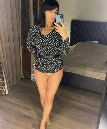 Обладательница горячего тела, искренней улыбки и голубых глаз. Разнообразие моих услуг не оставит тебя равнодушным. Я всегда готова познакомить тебя с новыми ощущениями и сделать нашу встречу незабываемой. Не бойся проявить свои фантазии со мной – вместе мы осуществим все твои мечты. Живу я в Москве. У меня есть только лучшие отзывы и фото, которые подтверждают мою красоту и страстность. Позвони мне прямо сейчас, и я окуну тебя в мир наслаждения и наслаждения. 🌹💋😉🔥🌟 #Москва #Москвы #вМоскве 457, 35 лет